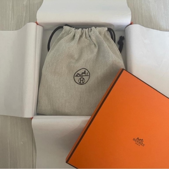 Hermes Kelly 18 Belt in color Gold - NEW!
100% Authentic! - Picture 5 of 7